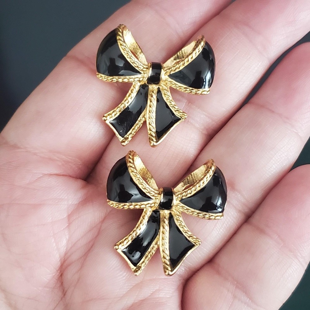 KJL for Avon Vintage Black Enamel Gold Tone Bow Post Earrings Mens Womens